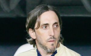 zubeldía recebe mais um cartão amarelo em derrota, e mostra comportamento ‘desequilibrado’