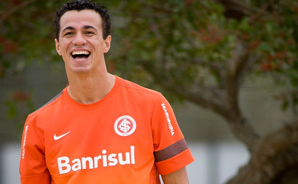 mercado do internacional tem chegadas de leandro damião e mais quatro jogadores cotados