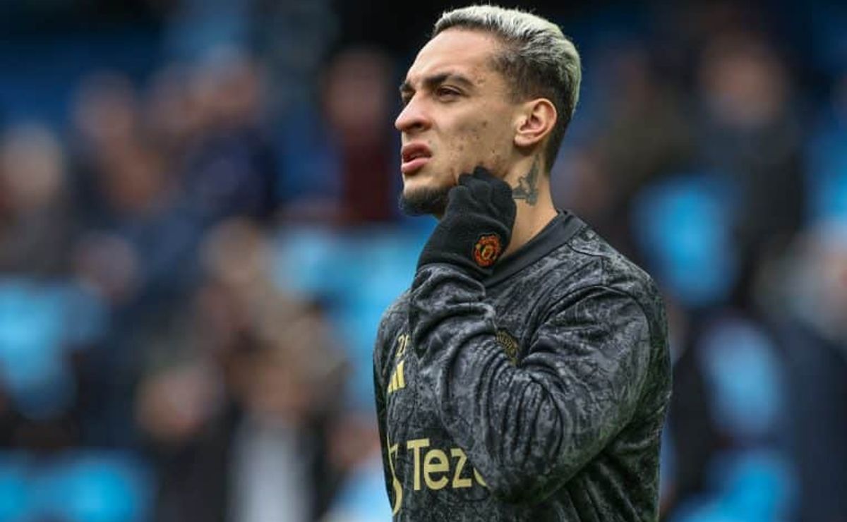 volta de antony para o são paulo tem definição e permanência no manchester united