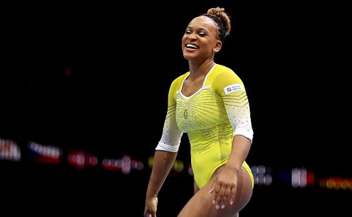 rebeca andrade aparece treinando um salto inédito para os jogos de paris