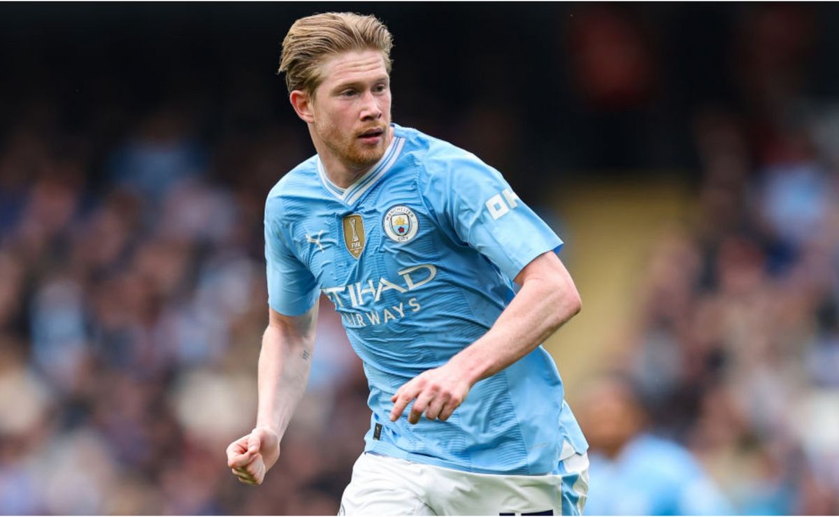 de bruyne acerta acordo com al itiihad e deve jogar ao lado de benzema