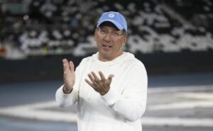 após levar chapéu por joaquim, john textor fica próximo de contratação de samir no botafogo 