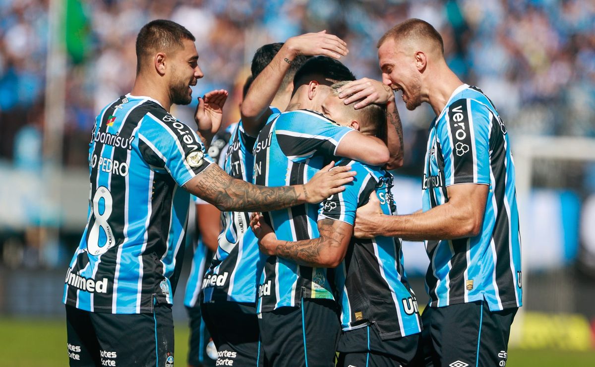 grêmio alivia situação no brasileirão vencendo o vitória por 2 a 0, veja como foi: