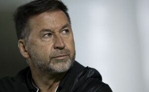 impeachment de augusto melo: rubão e mário gobbi se unem para derrubar presidente do corinthians, diz jornalista