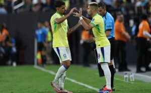 chelsea faz movimentações para garantir andreas pereira como substituto de conor gallagher