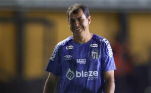 carille comunica a diretoria e líderes do elenco que fica no santos