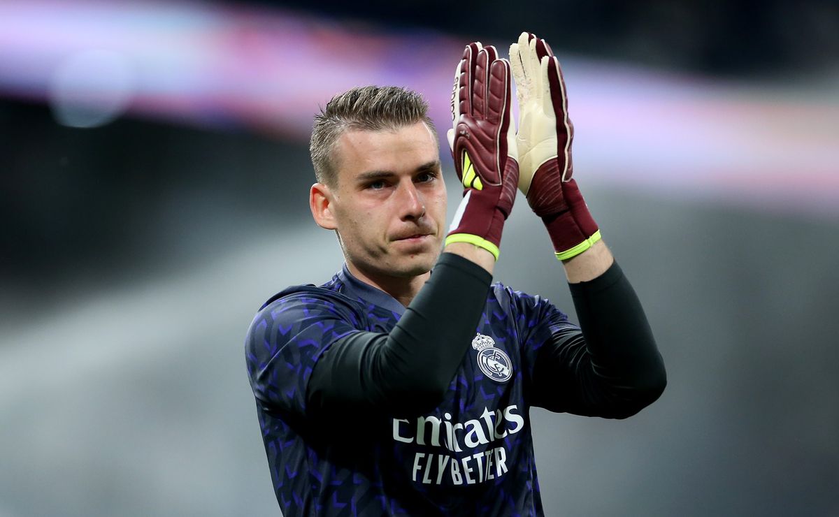 lunin pode trocar o real madrid pelo chelsea em negociação que envolve kepa