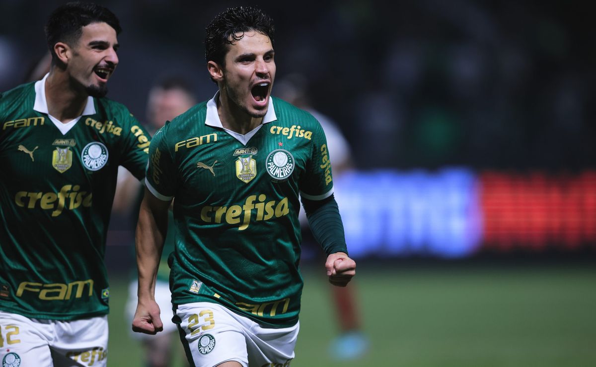 flaco lópez brilha em vitória do palmeiras sobre atlético go e clube assume liderança do brasileiro