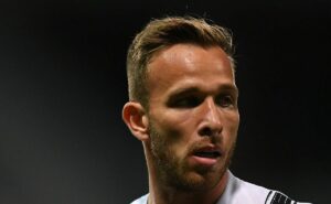 alberto guerra nega interesse e grêmio não vai contratar o volante arthur