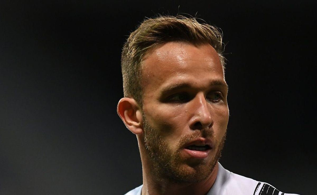 alberto guerra nega interesse e grêmio não vai contratar o volante arthur