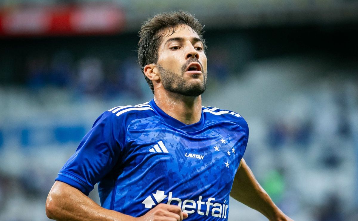 lucas silva perde espaço e seabra arma novo meio de campo no cruzeiro