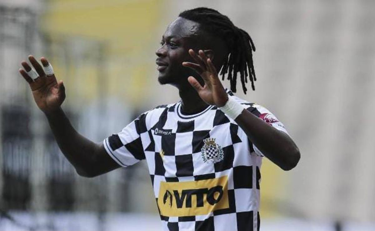 na mira do santos de carille, o atacante de gâmbia é filho de ídolo do sevilla. conheça mais sobre yusupha nije: