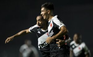 com golaço, vasco bate o corinthians, sobe na tabela e afunda o timão no brasileirão