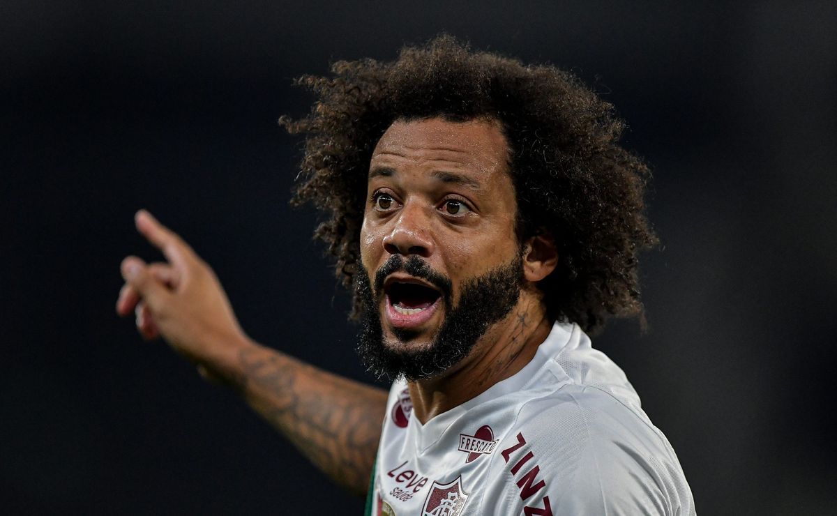 motivo para desfalques de marcelo pelo fluminense irritam torcida: "salário sem trabalhar"