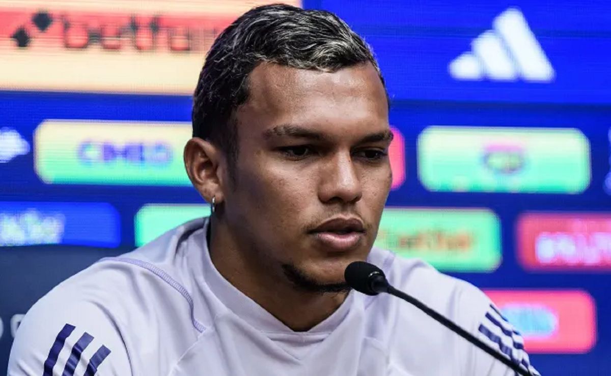 gabriel veron, do cruzeiro, sofre acidente de carro dentro de condomínio na grande bh