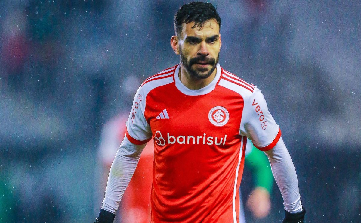 bruno henrique é criticado pelo torcedor do internacional após eliminação sobre o rosario central
