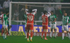 alan patrick e vitão jogam mal e internacional é eliminado da copa do brasil para juventude