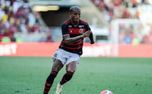 apesar da proposta do bournemouth, flamengo de tite almeja evoluir wesley internamente