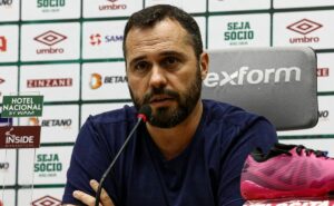 mário bittencourt é surpreendido com atraso na chegada de facundo bernal no fluminense