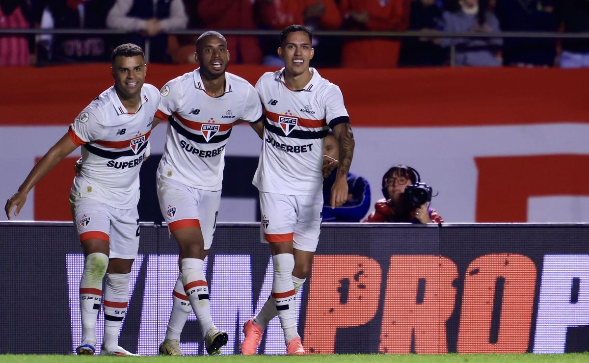 em casa, são paulo vence o bragantino por 2 a 0, veja como foi;