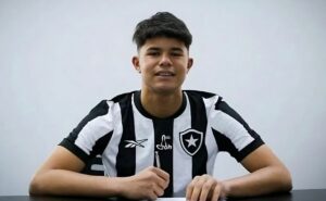 botafogo acerta contratação de bruninho samudio, filho do goleiro bruno