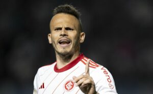 renê desabafa após empate contra o fluminense e faz revelação sobre futuro no internacional: “consciência tranquila”