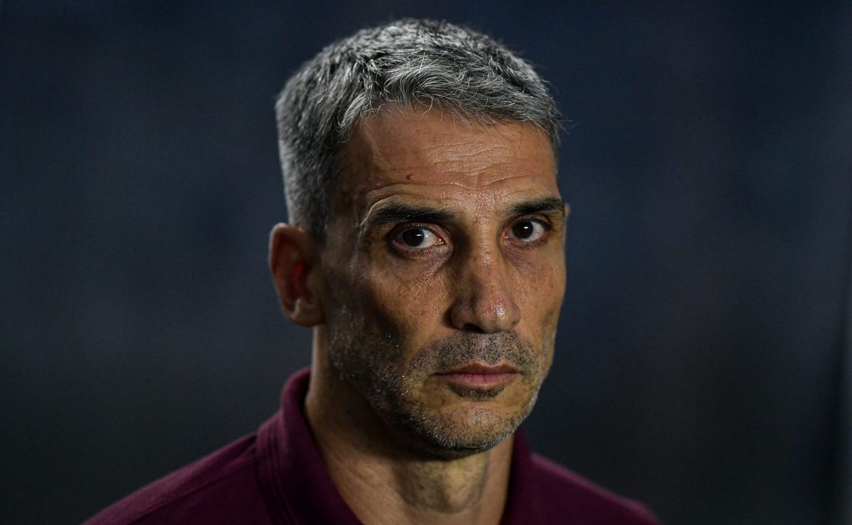 expulsão foi determinante na vitória do vasco, diz vojvoda: "complicou a gente"