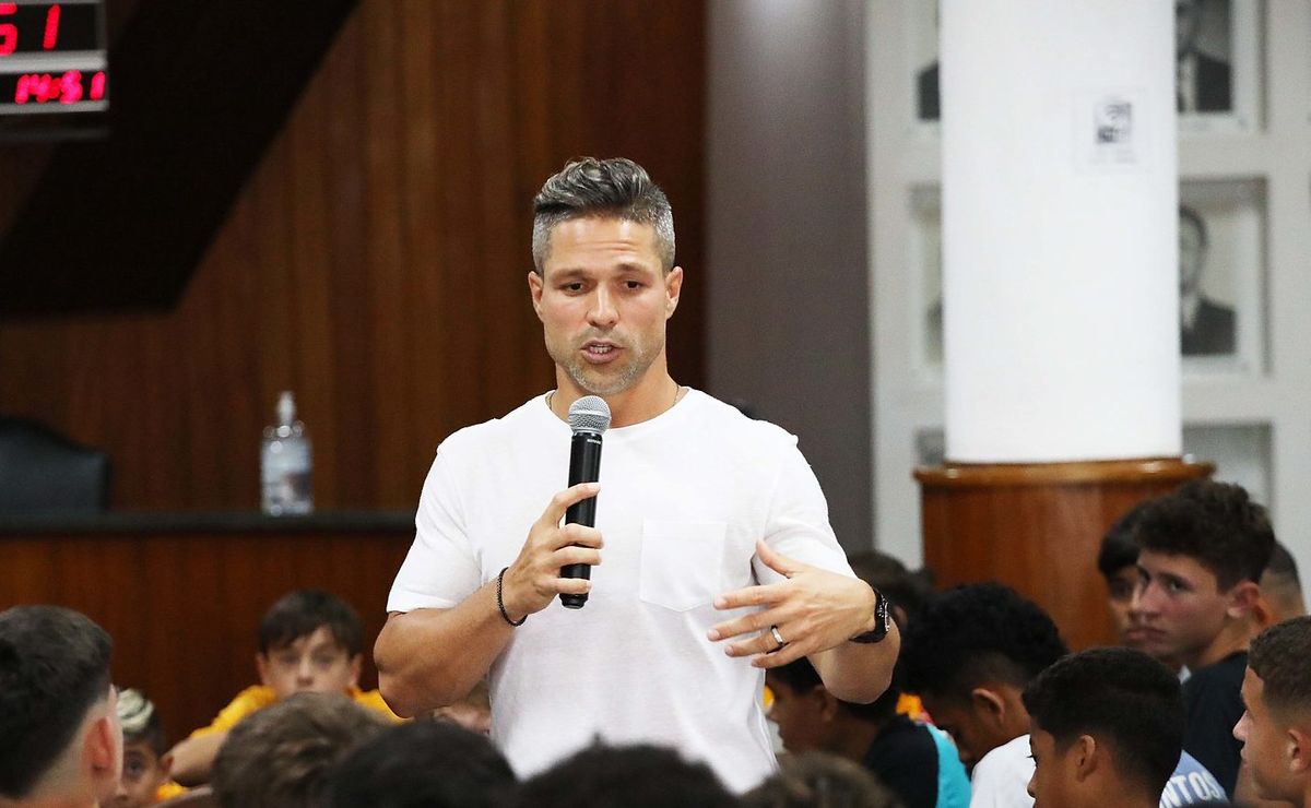 diego ribas rasga elogios ao trabalho de filipe luís na base do flamengo: "está arrebentando como eu esperava"