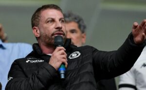 até dezembro de 2024: pedrinho toma decisão sobre novo técnico no vasco e mantém rafael paiva