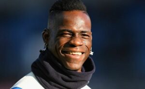 balotelli manda recado forte sobre jogar no corinthians, informa jornalista: “atropelar e voltar à seleção”