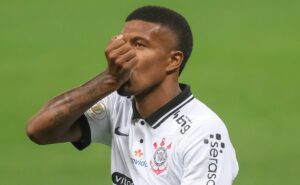encaminhado: corinthians libera léo natel para assinar com clube do chipre