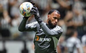 everson sofre fratura em treino do atlético mg e deve ser operado