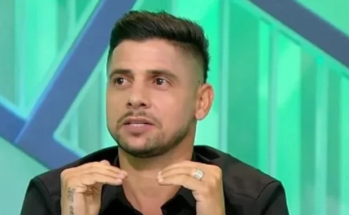 cicinho crava chegada de alex sandro ao são paulo e dá detalhes do acerto: "fiquei sabendo"