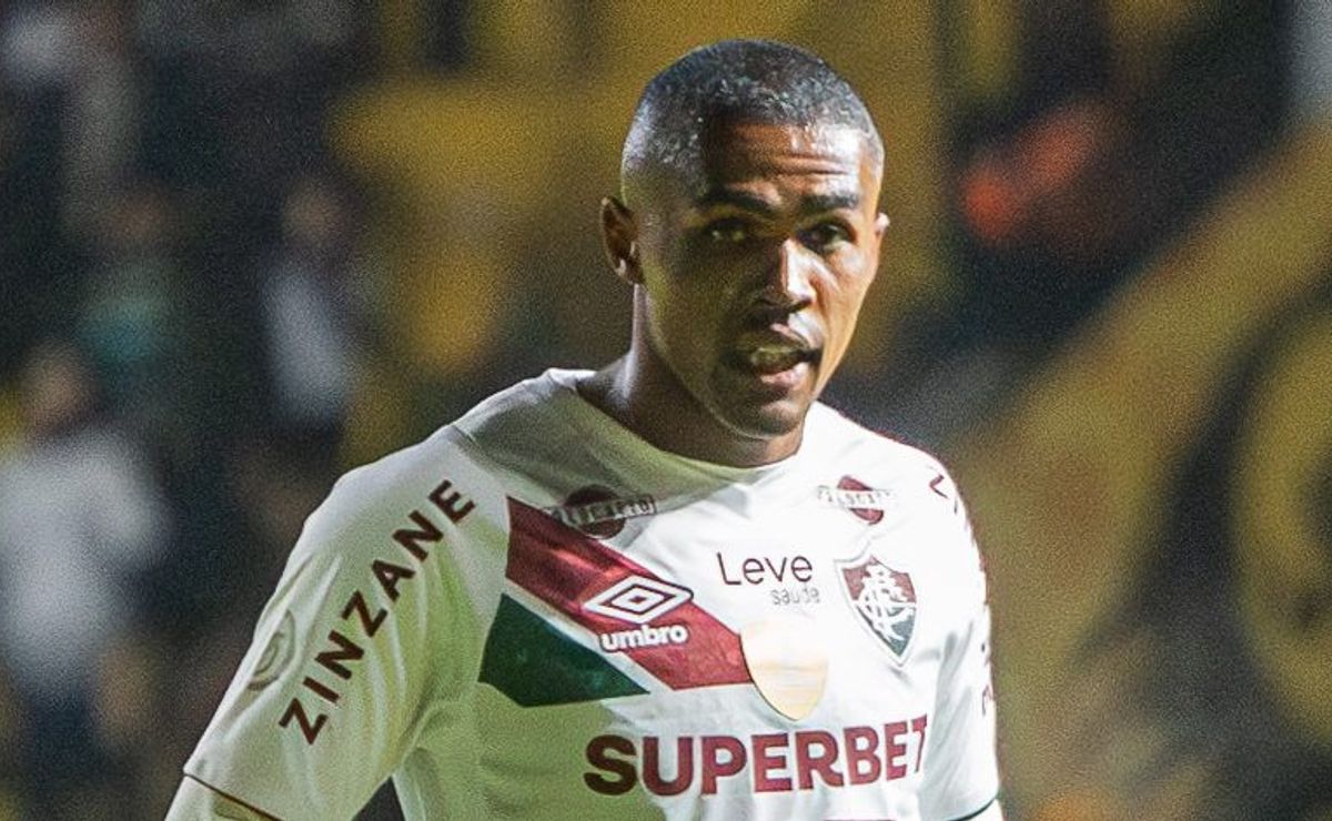 rescisão de douglas costa emperra com indefinição de valores no fluminense