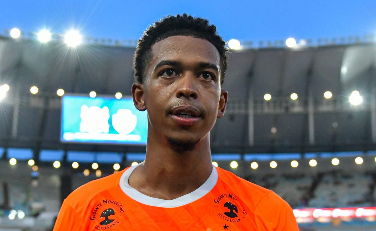 carlinhos no santos tem veredito confirmado e centroavante escolhe seguir no flamengo