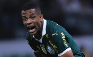 saída de caio paulista do palmeiras tem decisão exposta e lateral tem interesse em sair