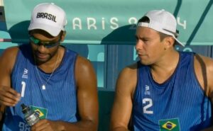 olimpíadas 2024: evandro e arthur vencem austríacos e mantêm invencibilidade brasileira no vôlei de praia