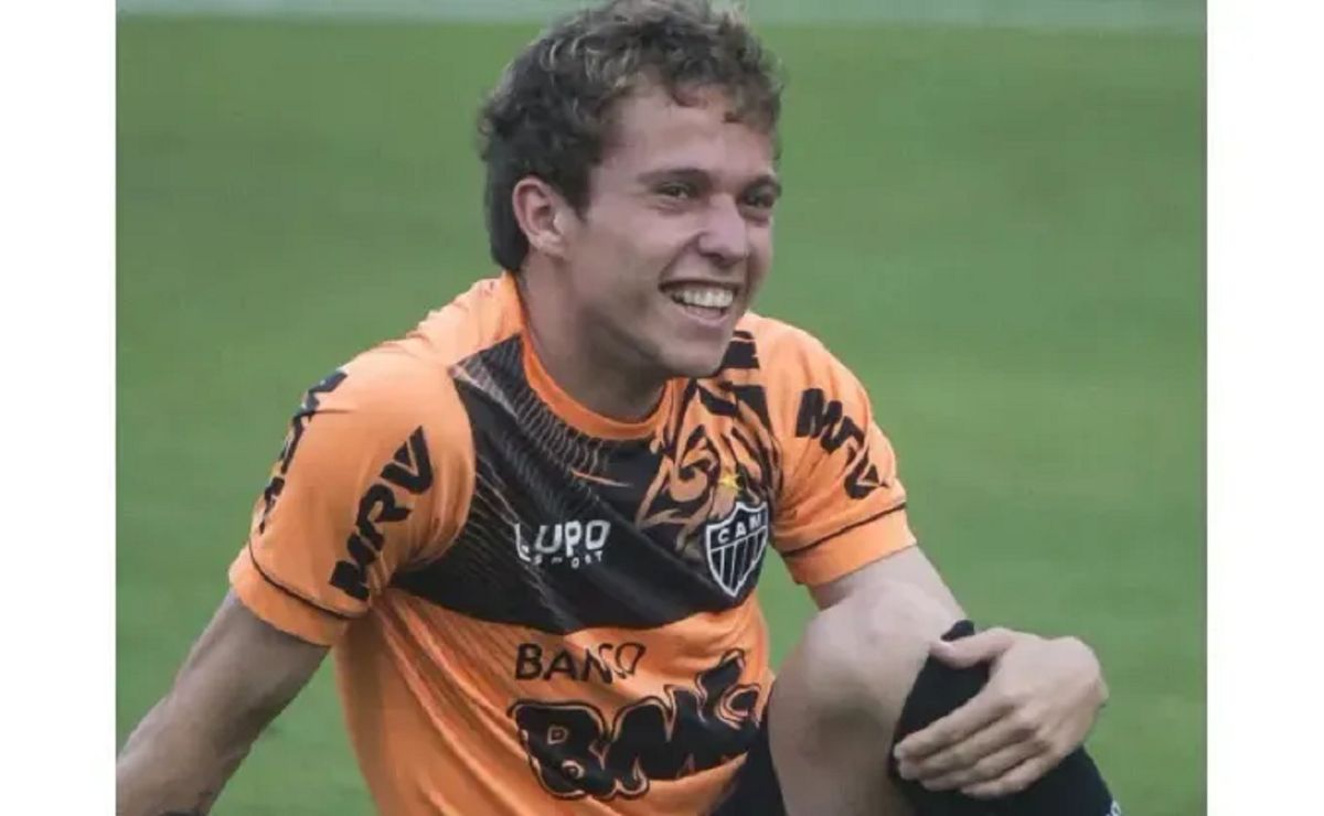 bernard manifesta ansiedade por reestreia no atlético mg: ‘’contando as horas’’