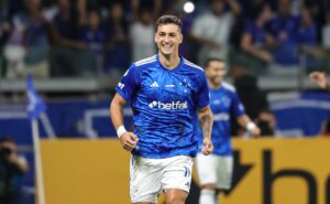 cruzeiro vence juventude e aproxima se do g4 no brasileirão; torcida reage