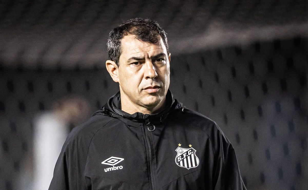 de olho no crb, carille comanda treino de bola parada no ct do santos