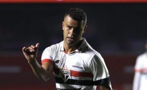 luiz gustavo faz revelação sobre presença de alisson, do são paulo, na seleção: “questão de tempo"