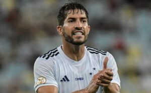 ex árbitro reprova gol anulado do cruzeiro por falta de lucas silva: "lance de achismo"