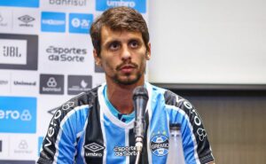 rodrigo caio passa por situação muito triste na carreira no grêmio e torcida do flamengo lamenta