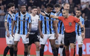 grêmio emite novo comunicado sobre pênalti a favor do corinthians em romero; confira