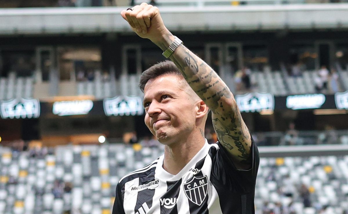 bernard reestreia no atlético mg e manda recado para milito: "não gosto de ficar preso numa posição"