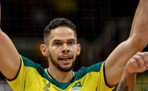 vôlei: sem estar convocado, judson é novidade no embarque da seleção brasileira a paris