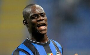 balotelli pode ser bancado por empresa que negocia patrocínio máster no corinthians