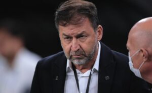 corinthians de augusto melo tem proposta de r$ 65 milhões para tirar contratação de peso do flamengo 