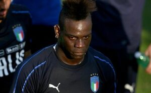 balotelli toma atitude após negociação esfriar e fica irritado com o corinthians