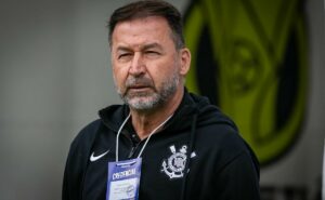 torcedor do cruzeiro denuncia agressão de augusto melo